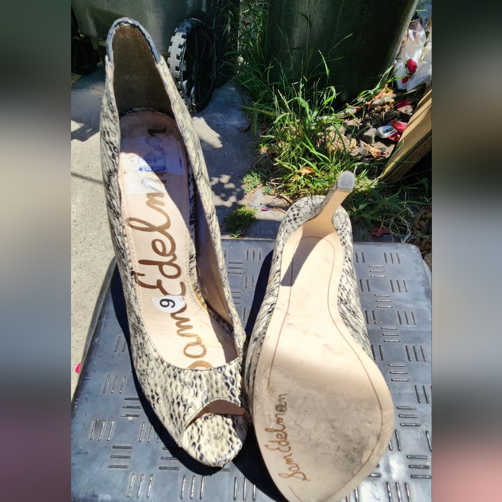 Heels - Picture 2 of 3